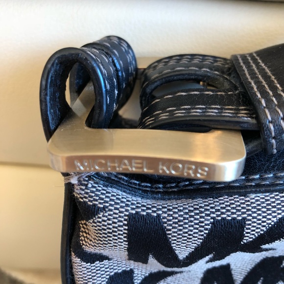 MICHAEL KORS MONOGRAM TOTE PURSE - Picture 3 of 7